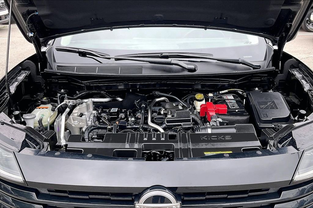 Used 2025 Nissan Kicks SV AWD/4WD image 13