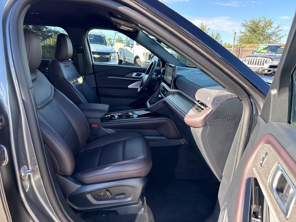 Certified 2026 Ford Explorer Platinum RWD image 27
