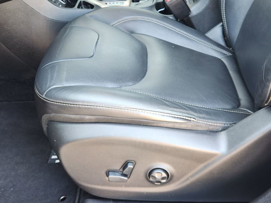 Used 2016 Jeep Cherokee Limited FWD image 23