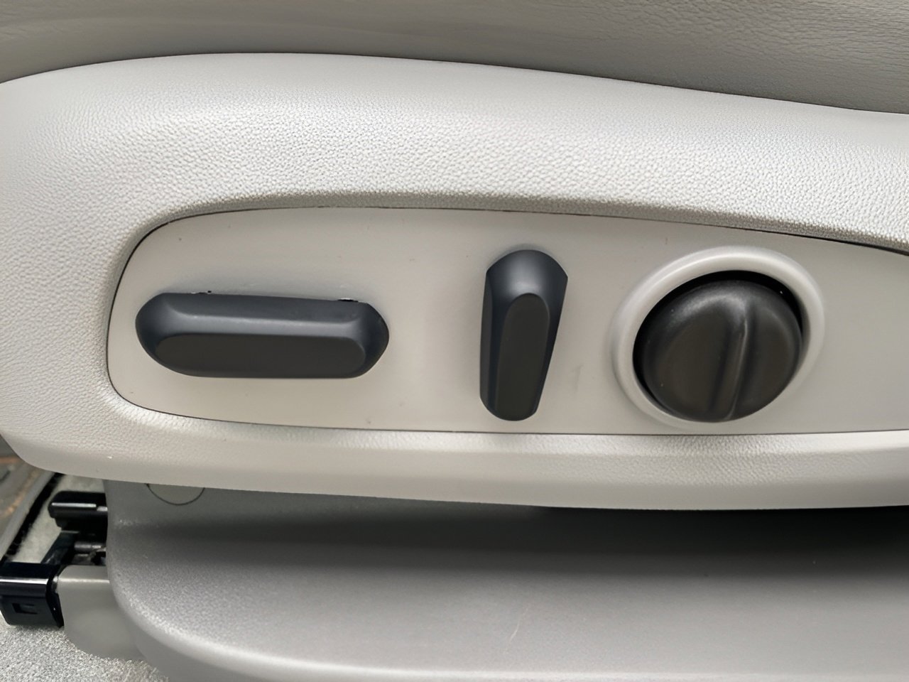 Used 2023 GMC Acadia SLT w/ Preferred Package image 10