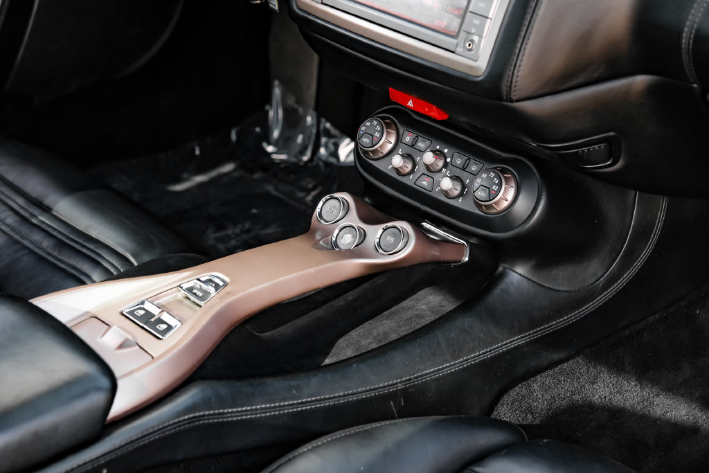 Used 2014 Ferrari California RWD image 22