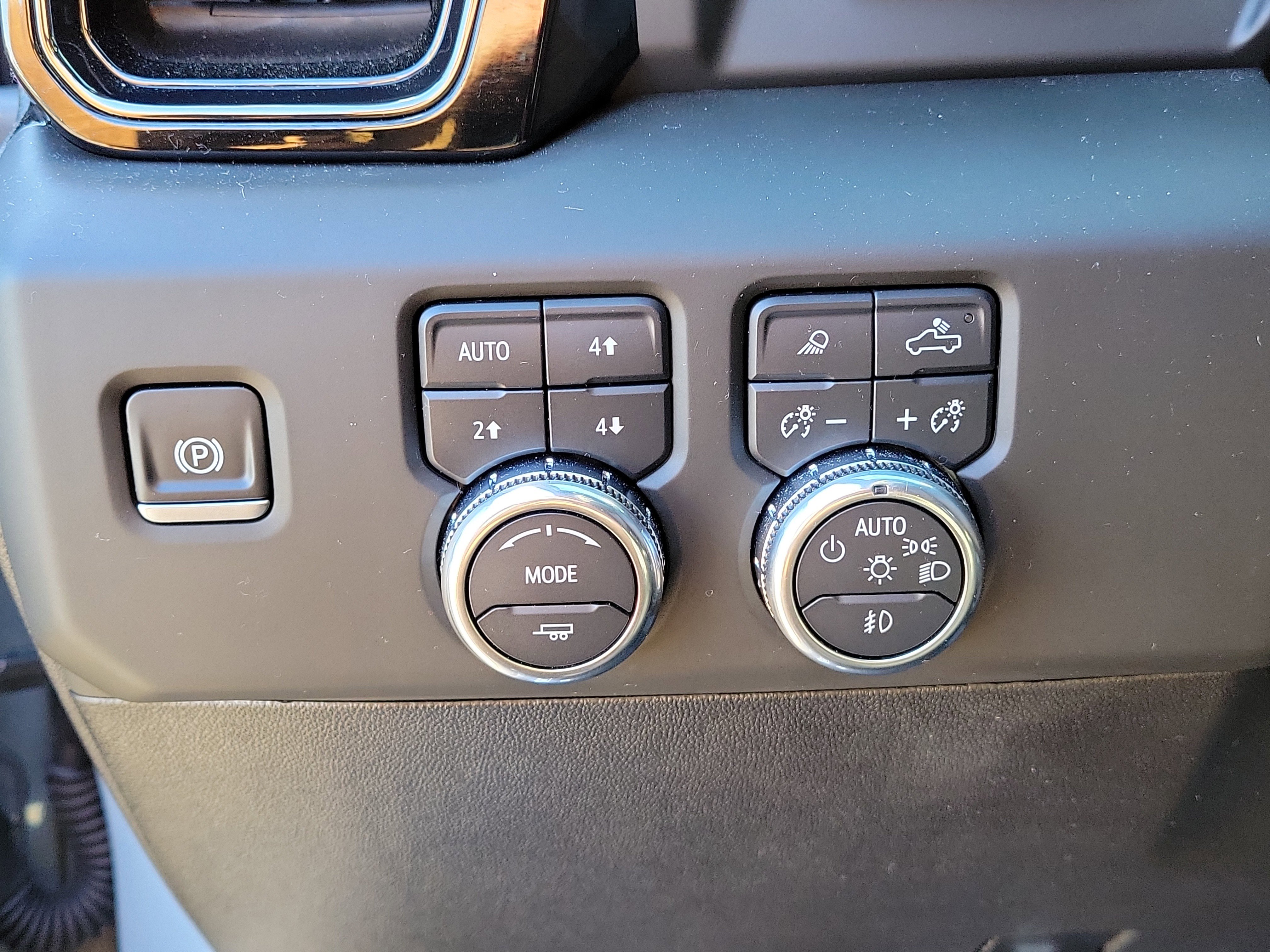 Used 2025 GMC Sierra 3500 AT4 w/ AT4 Premium Plus Package image 20