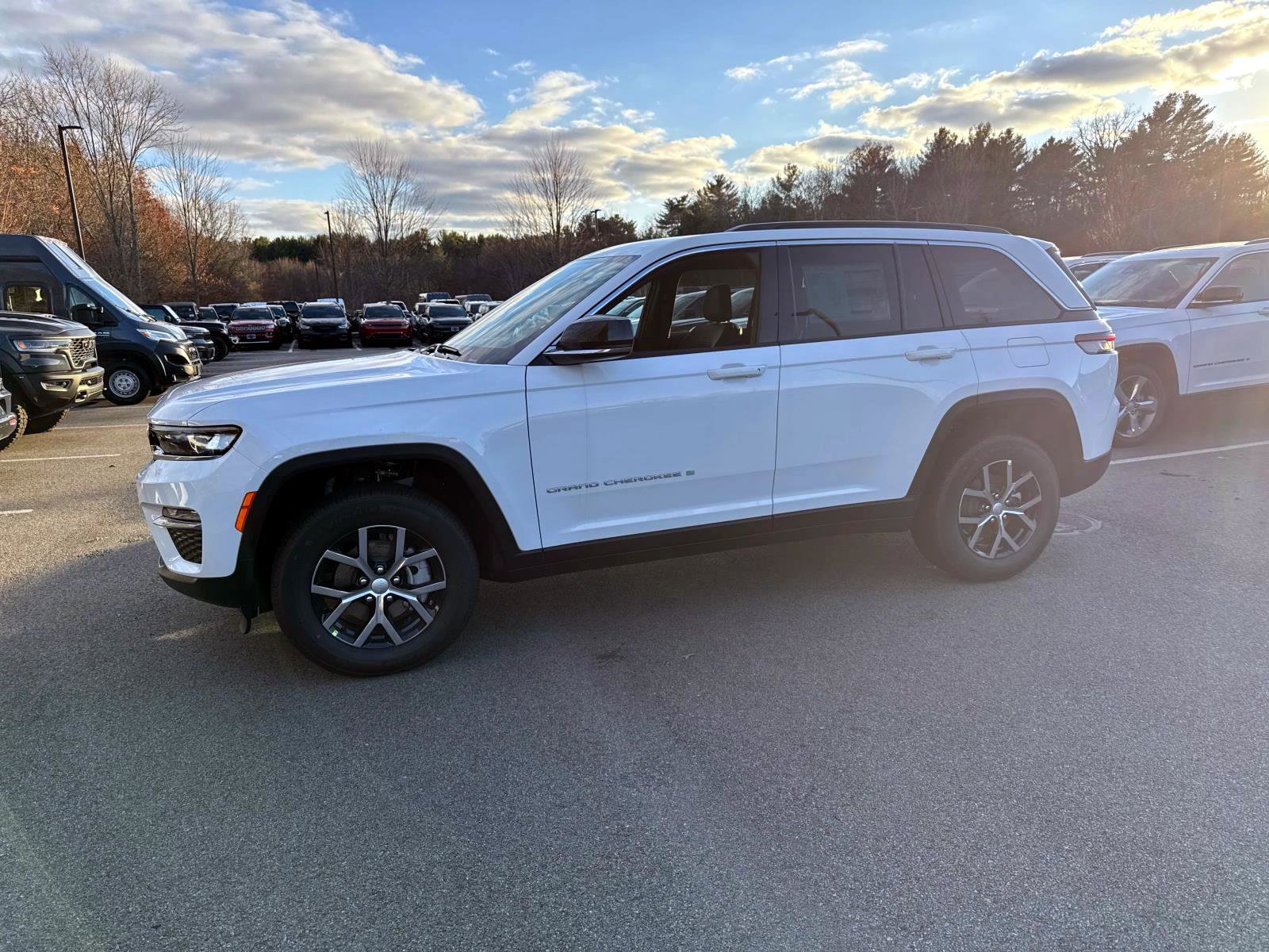 New 2025 Jeep Grand Cherokee Limited image 4