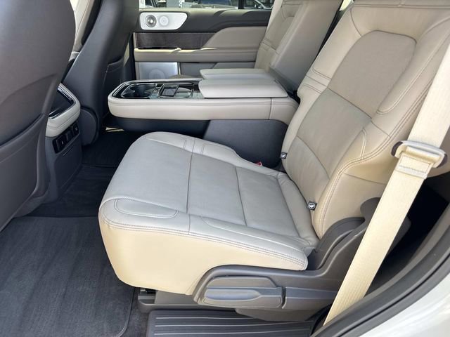 Used 2022 Lincoln Navigator Reserve image 18