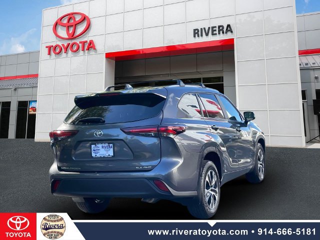 Used 2024 Toyota Highlander XLE AWD/4WD image 6
