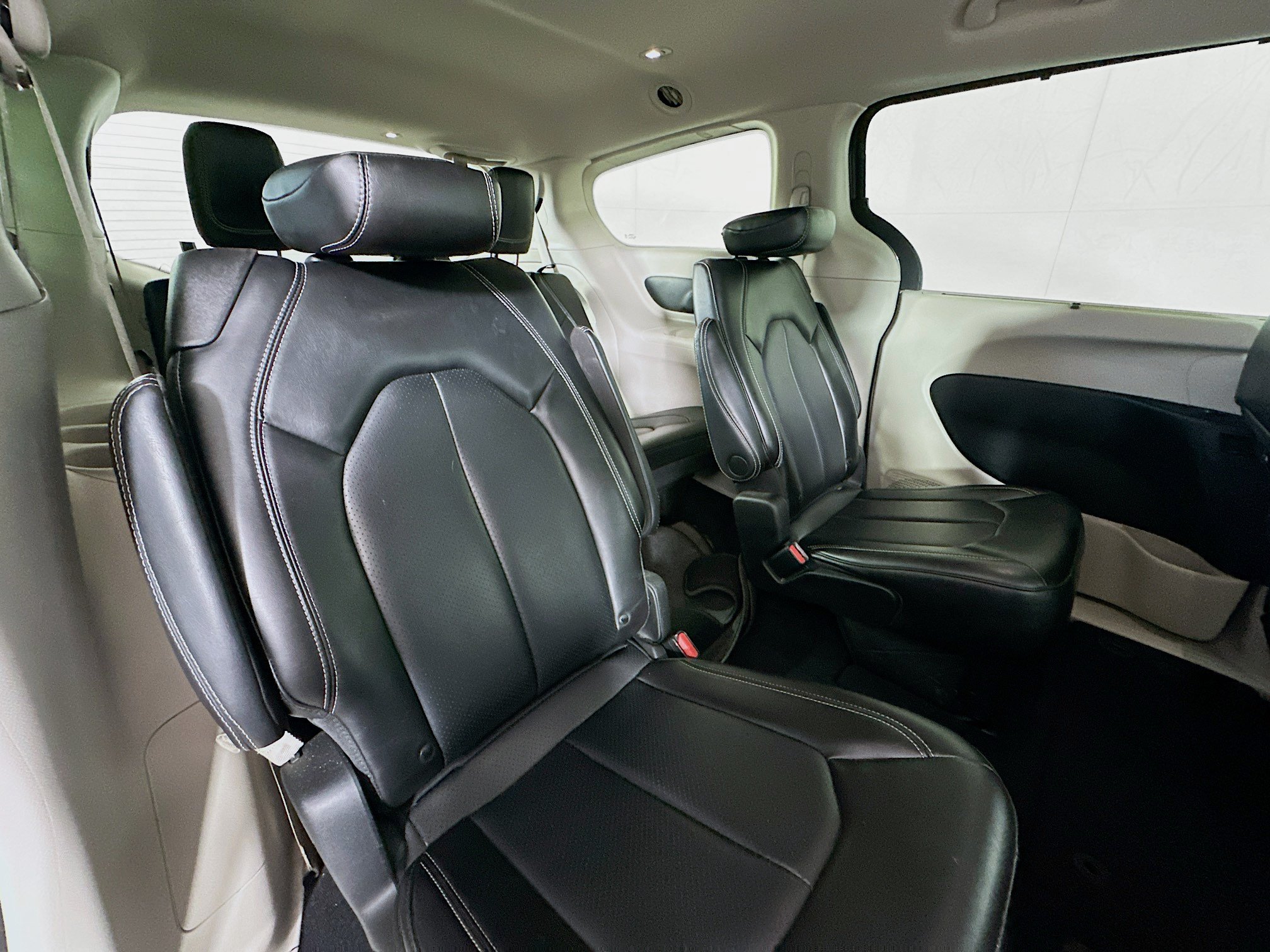 Used 2023 Chrysler Pacifica Touring-L FWD image 26