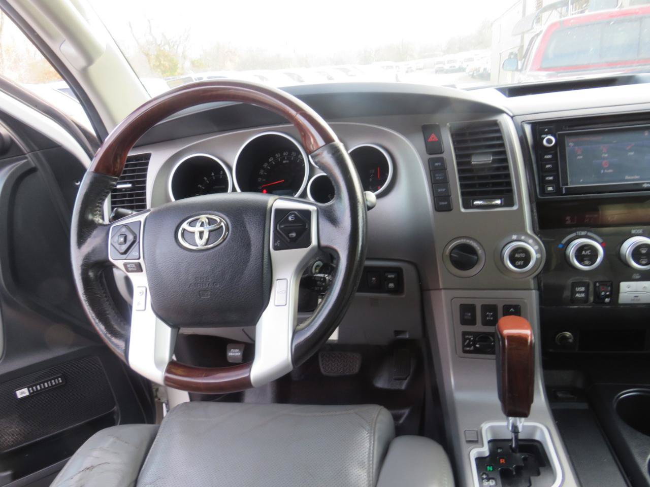 Used 2015 Toyota Sequoia Platinum AWD/4WD image 17