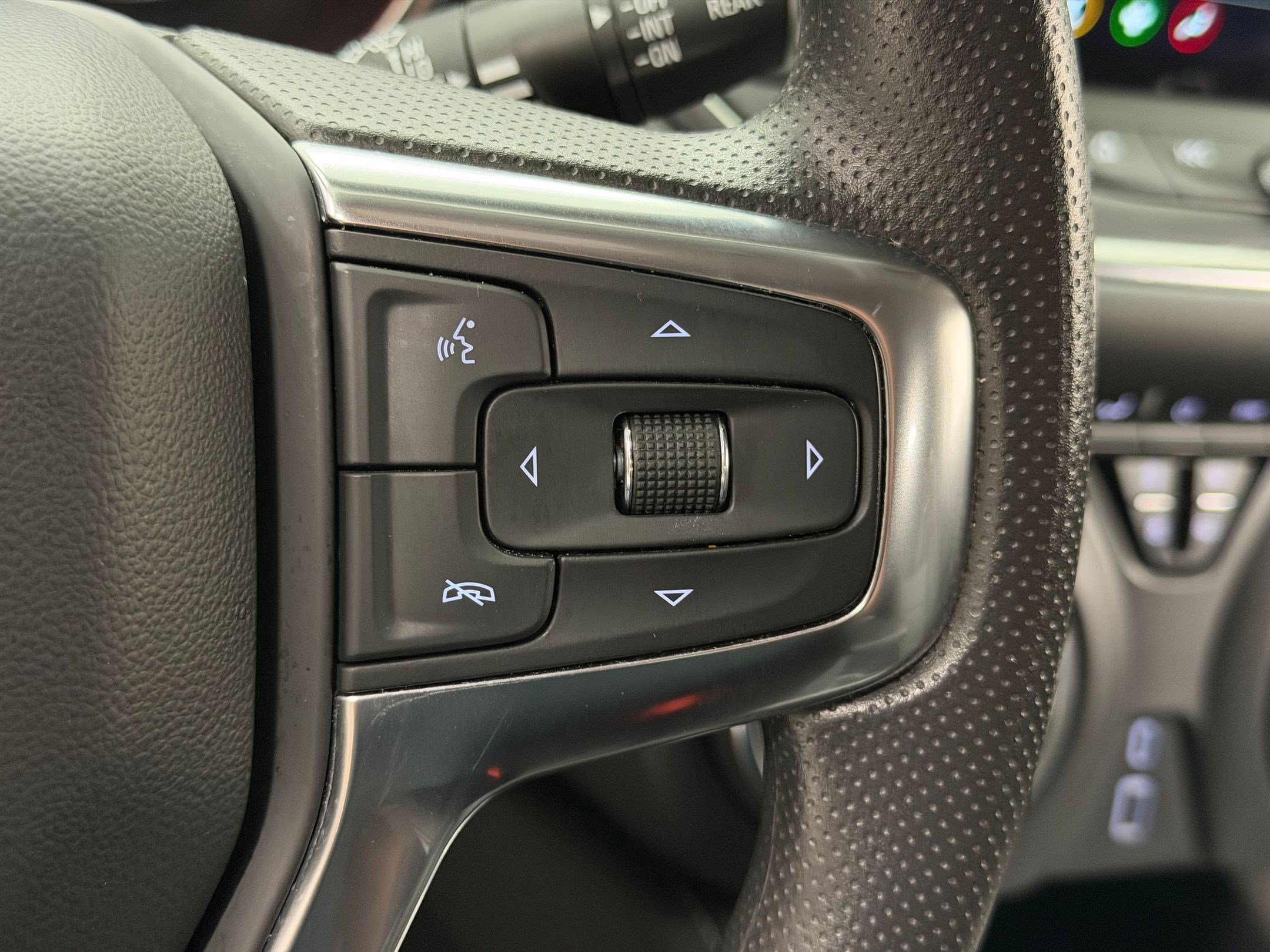 Used 2025 Chevrolet Blazer LT AWD/4WD image 16