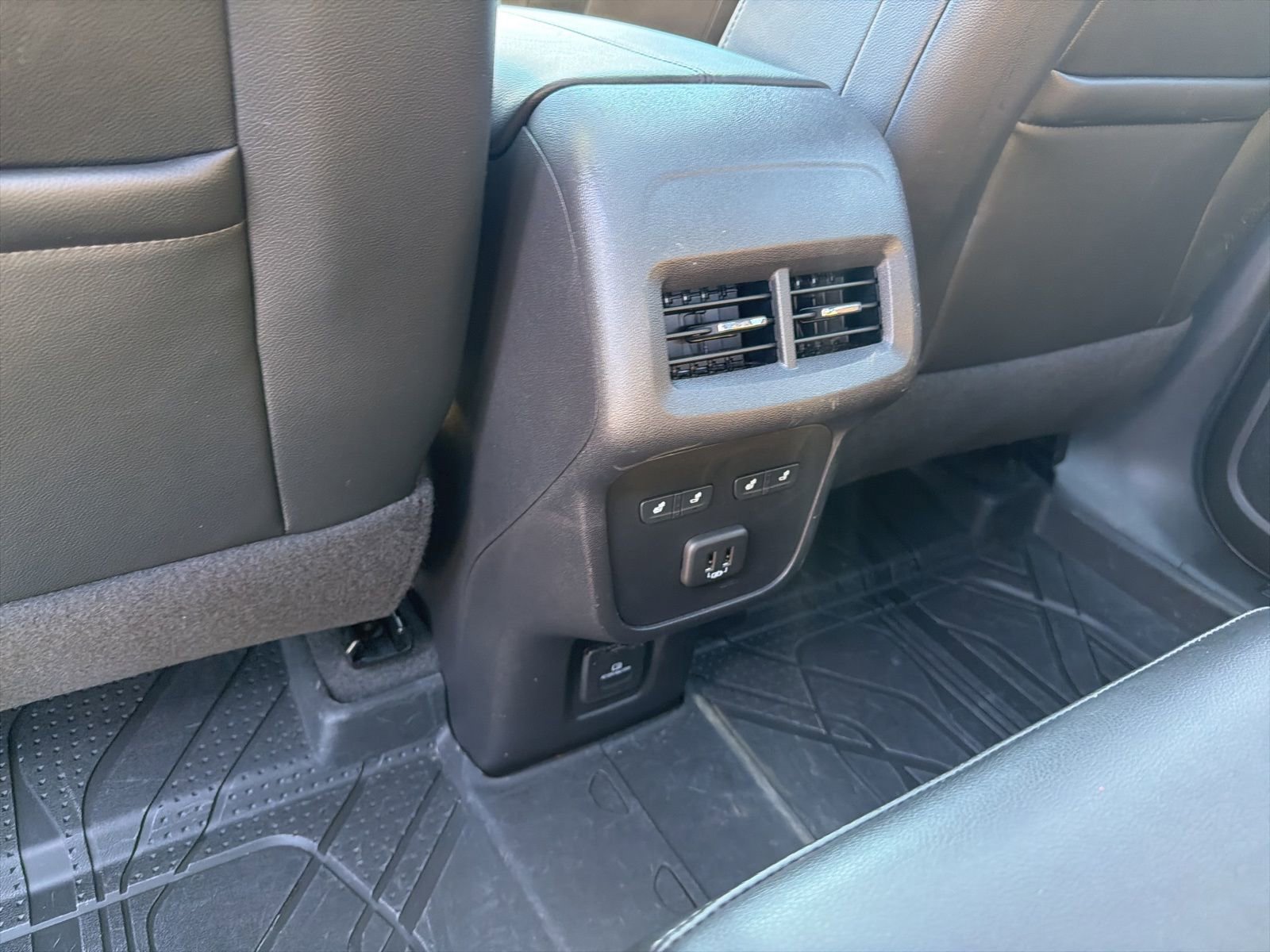 Used 2024 Chevrolet Equinox Premier image 29