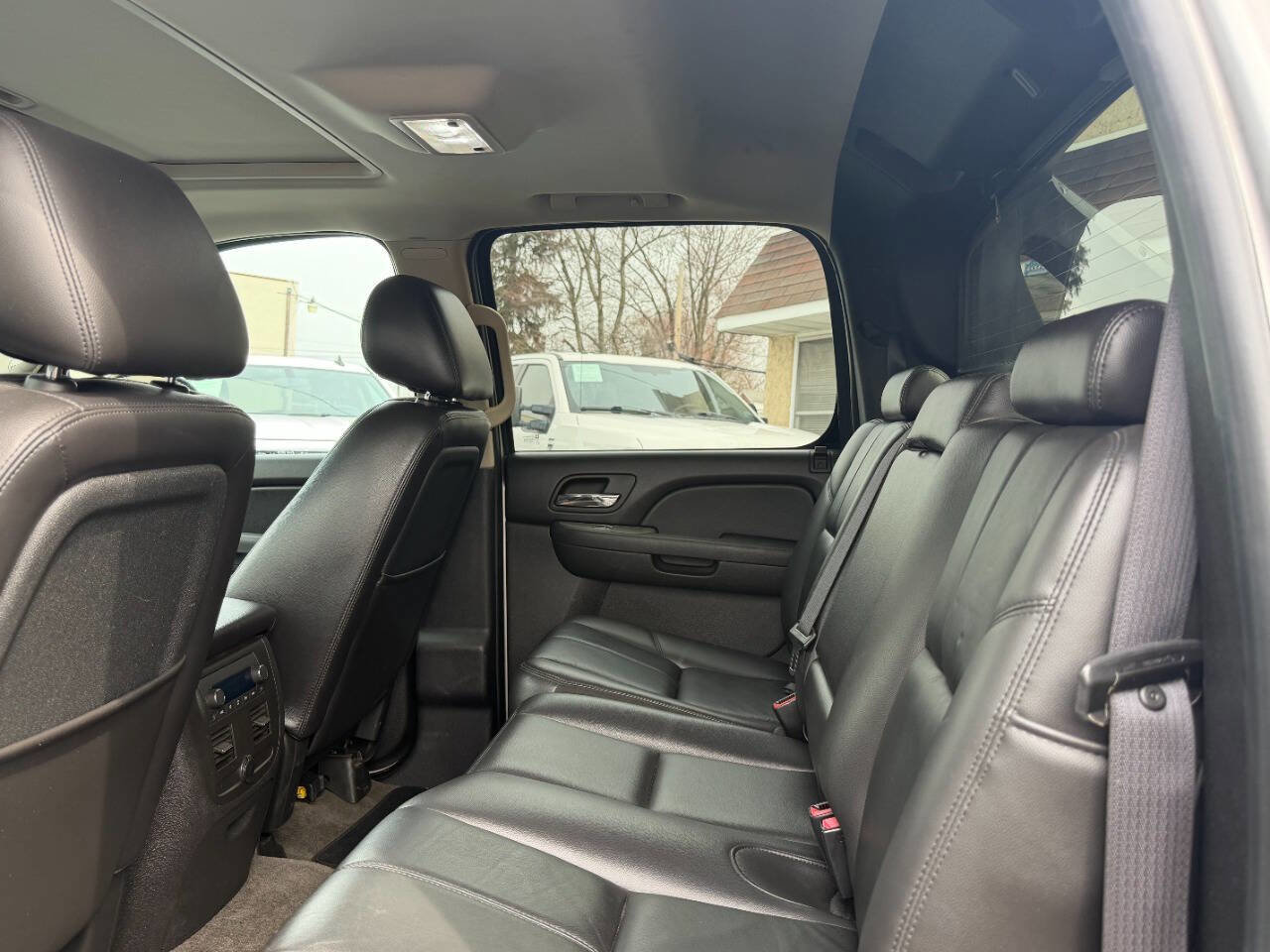 Used 2010 Chevrolet Avalanche LT w/ Luxury Package AWD/4WD image 12