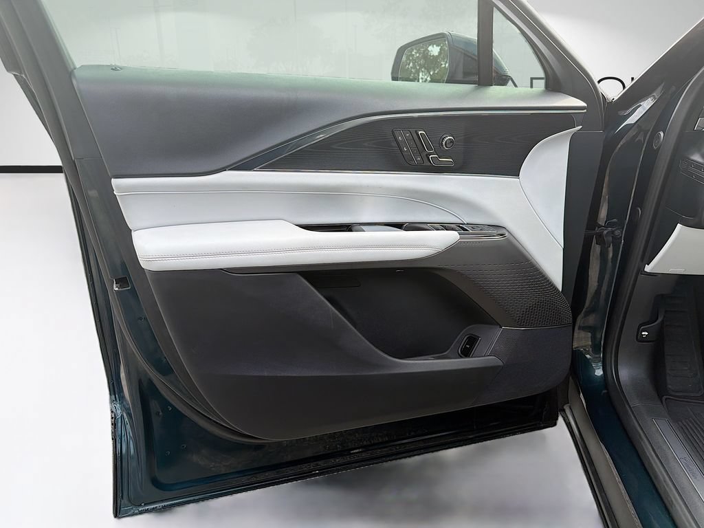 Used 2024 Cadillac Lyriq Sport RWD image 21