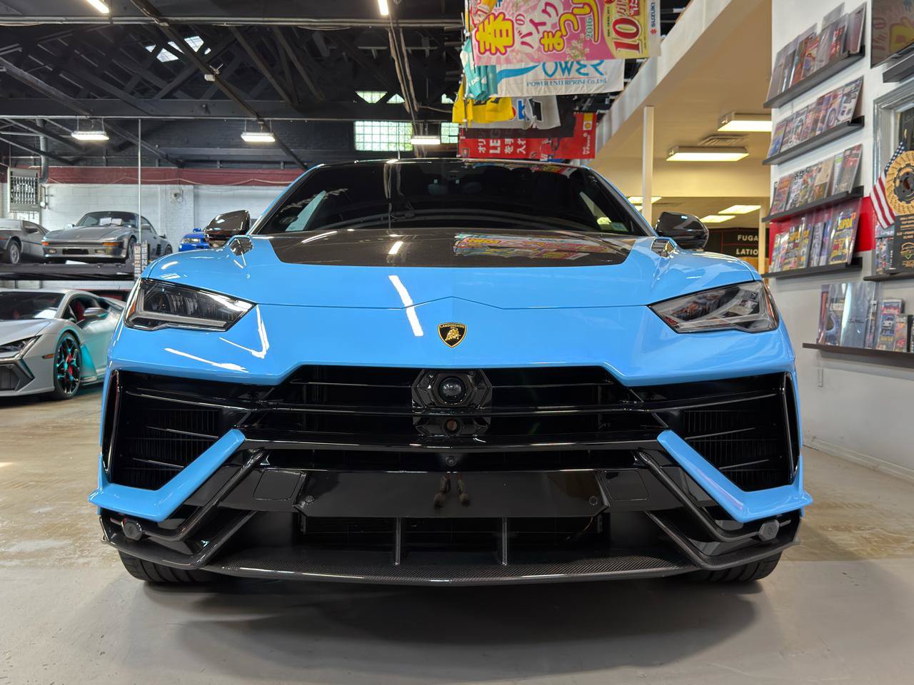 Used 2024 Lamborghini Urus Performante AWD/4WD image 2