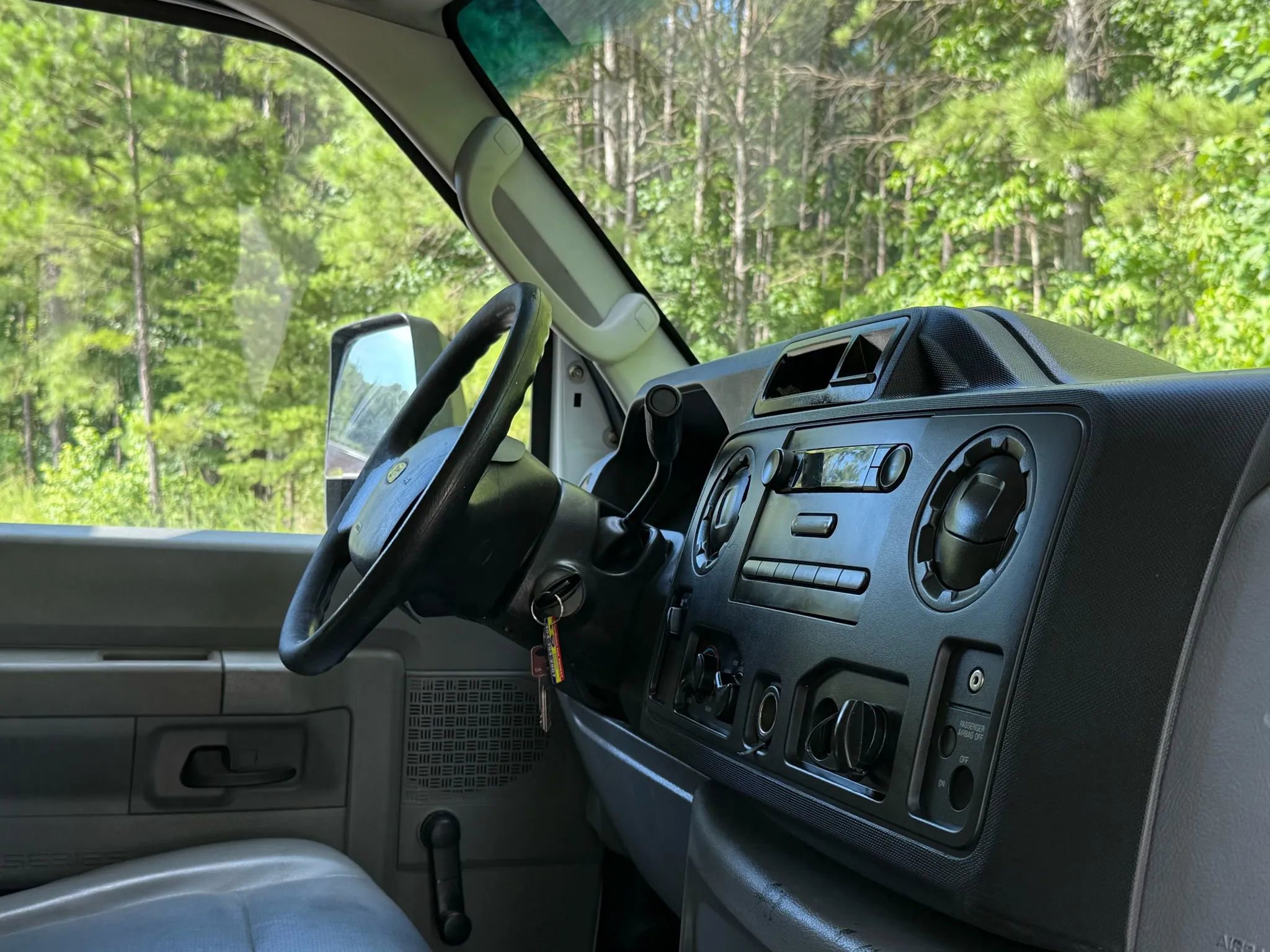 Used 2016 Ford E-350 and Econoline 350 Super Duty RWD image 13