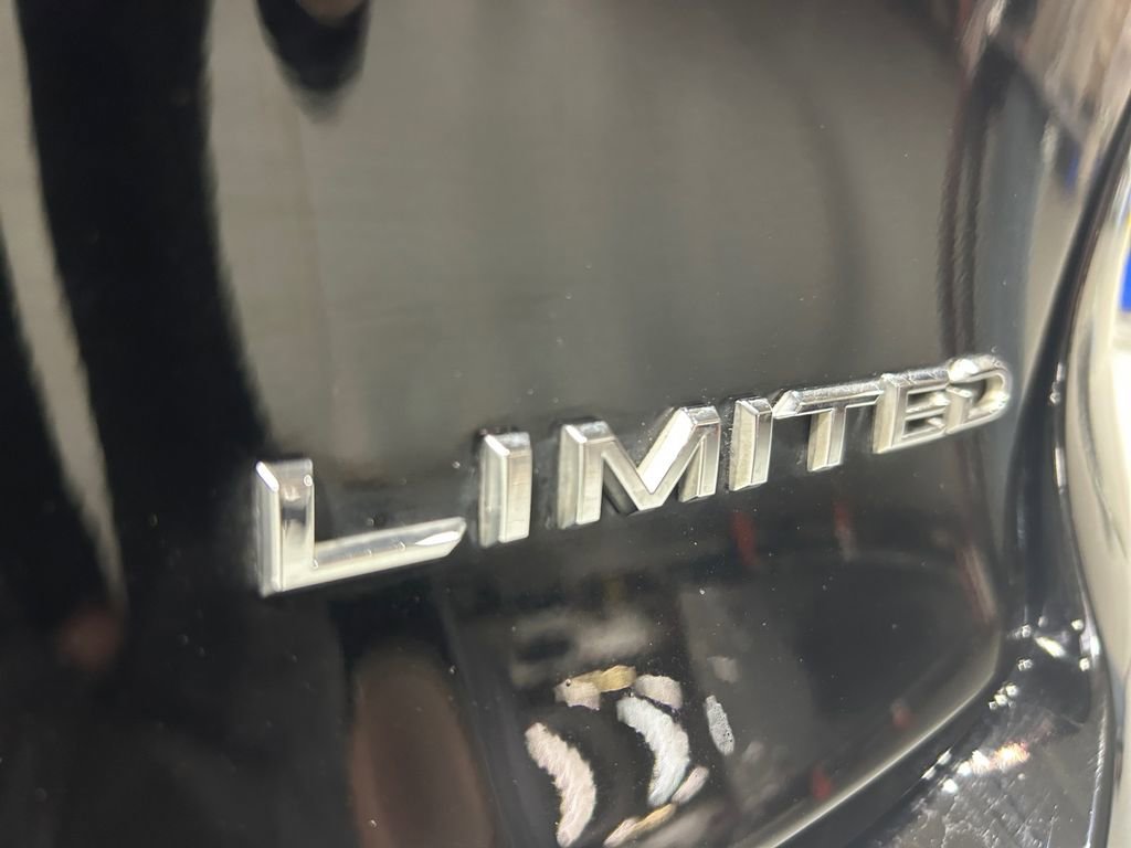 Used 2023 Toyota Crown Limited image 32