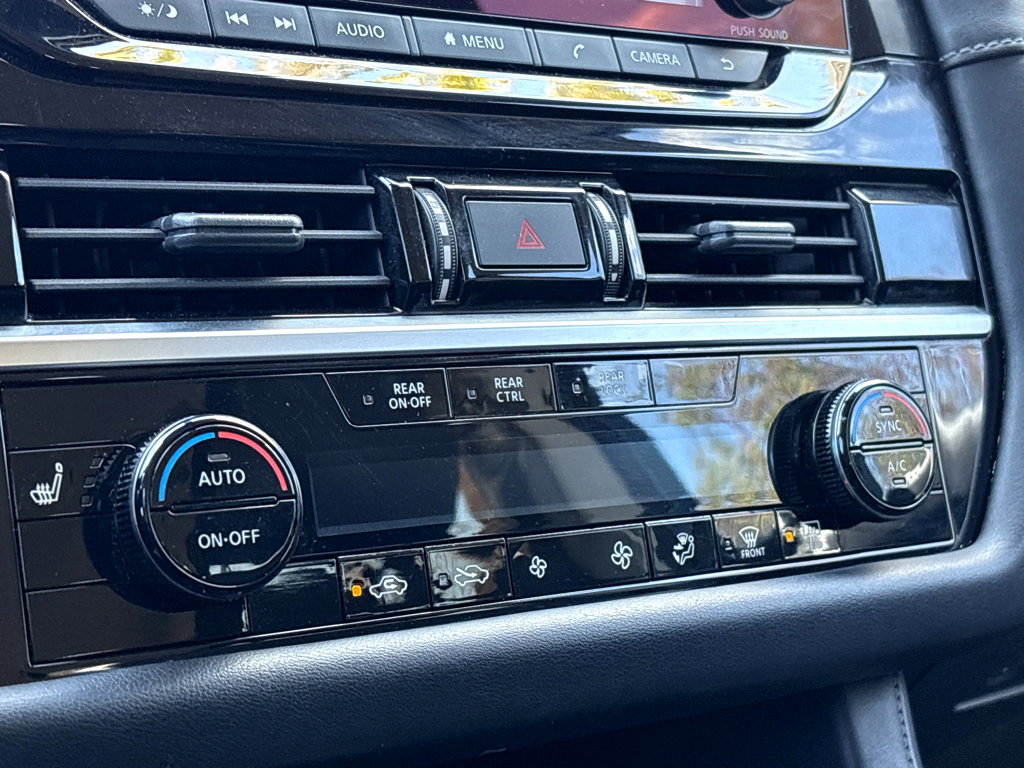 Used 2022 Nissan Pathfinder SV w/ SV Black Package image 7