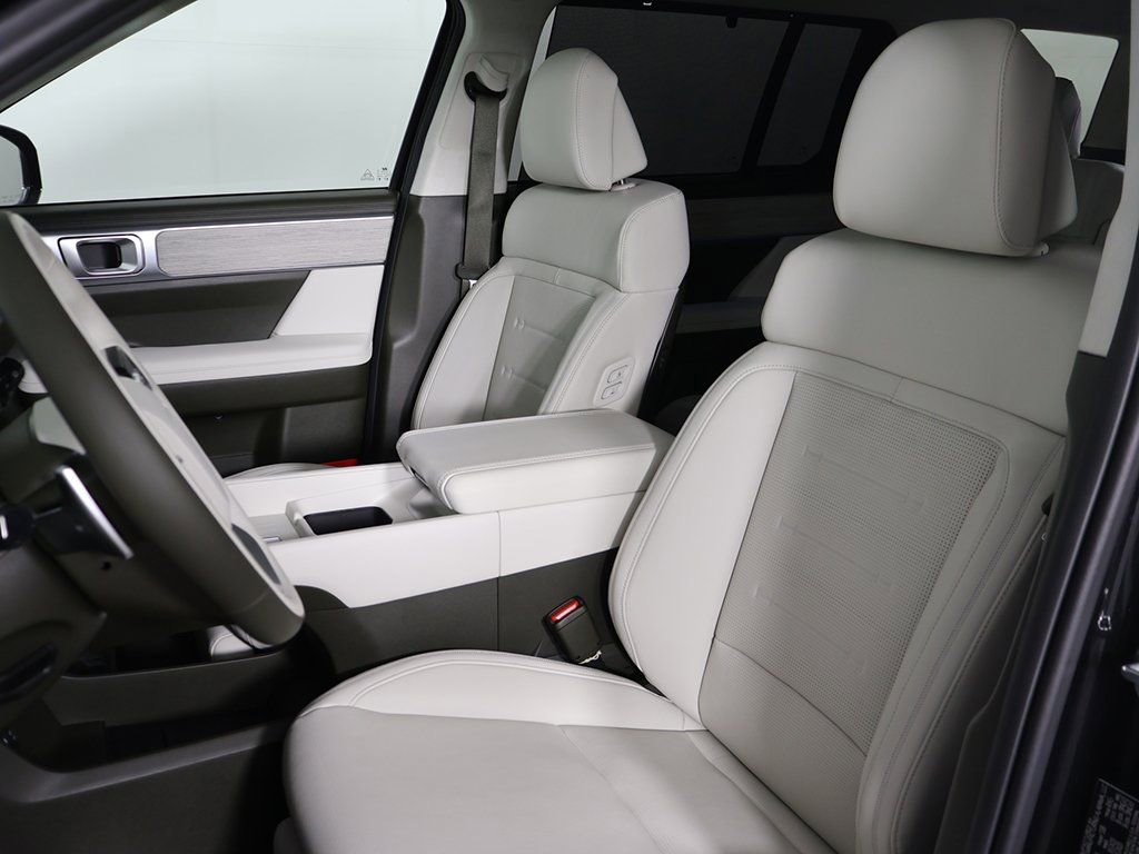 Certified 2025 Hyundai Santa Fe Calligraphy image 33