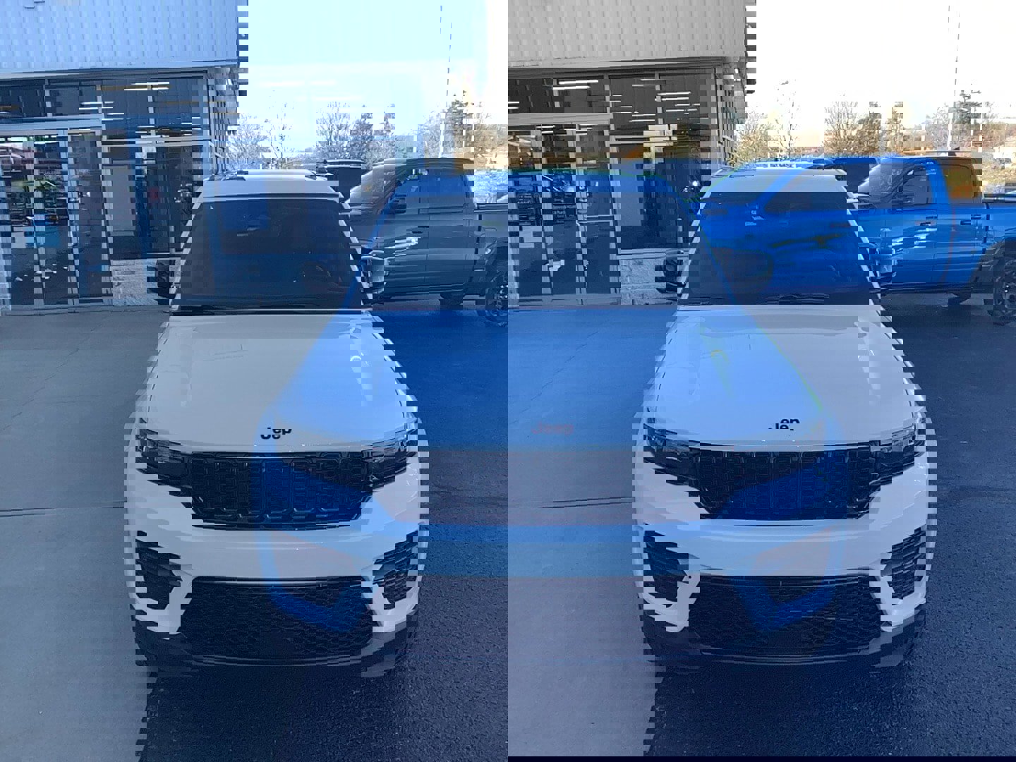 New 2025 Jeep Grand Cherokee Altitude image 2