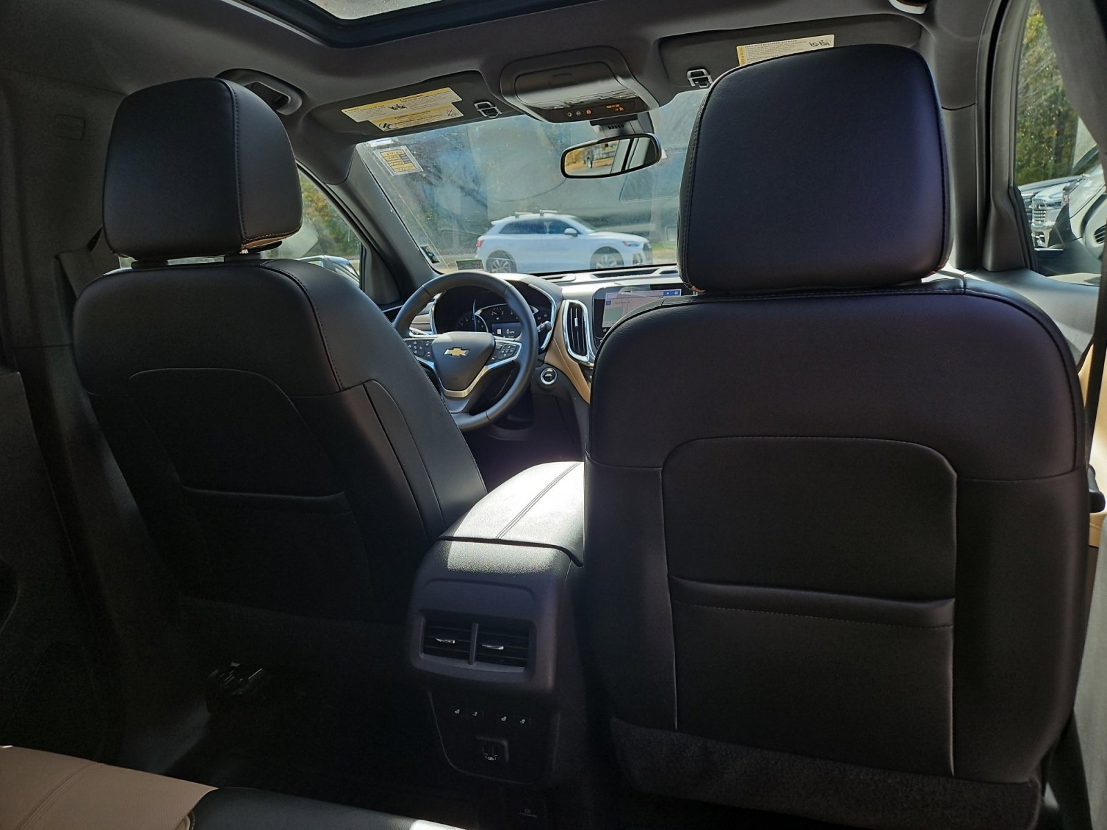 Used 2023 Chevrolet Equinox Premier image 18