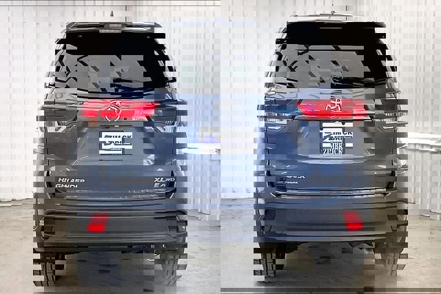 Used 2017 Toyota Highlander XLE image 4