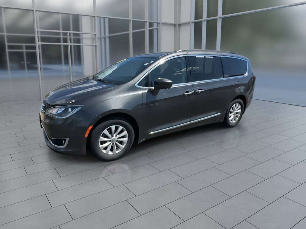 Used 2017 Chrysler Pacifica Touring-L FWD image 5