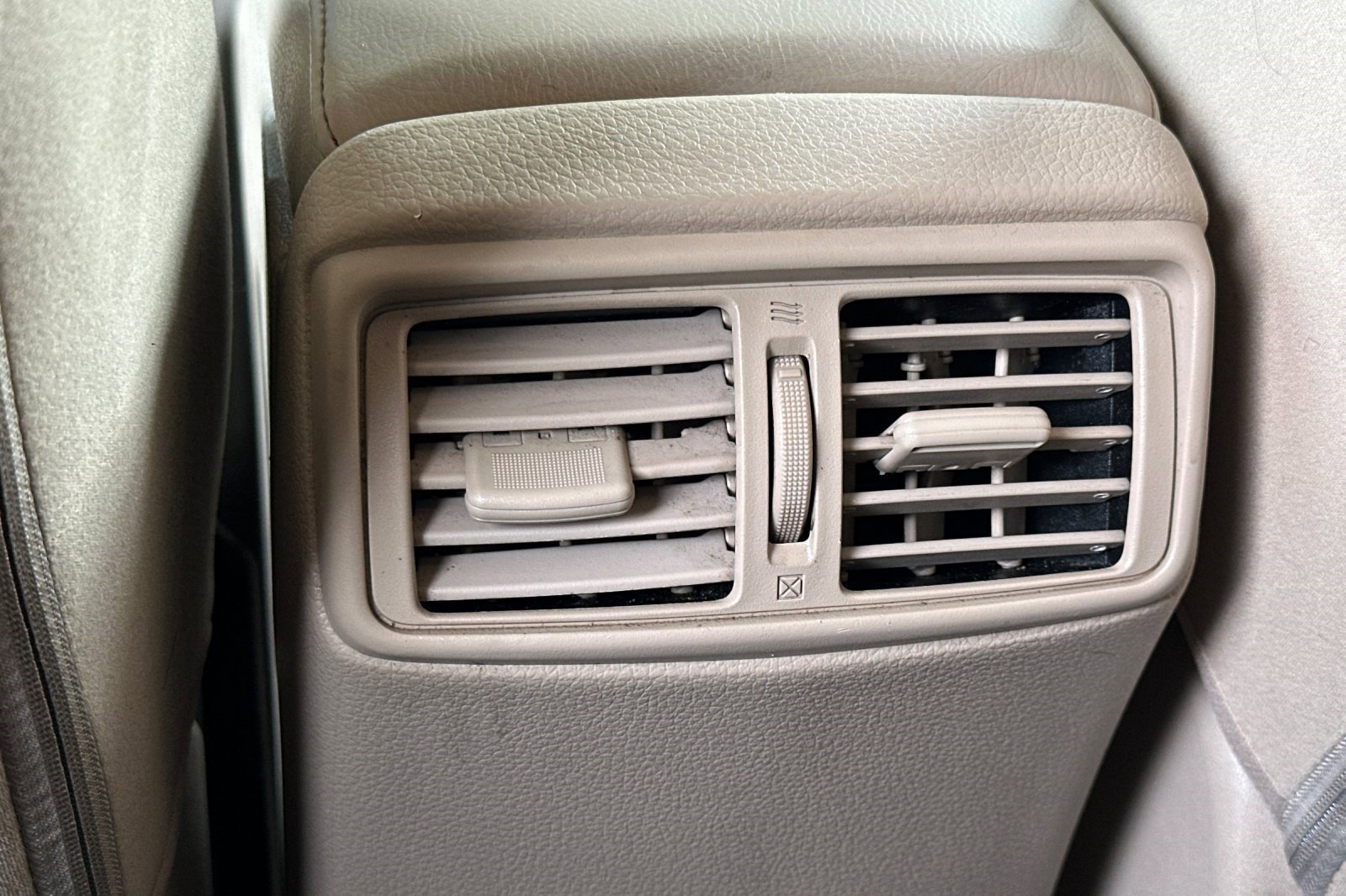 Used 2016 Nissan Rogue SV w/ SV Premium Package image 16