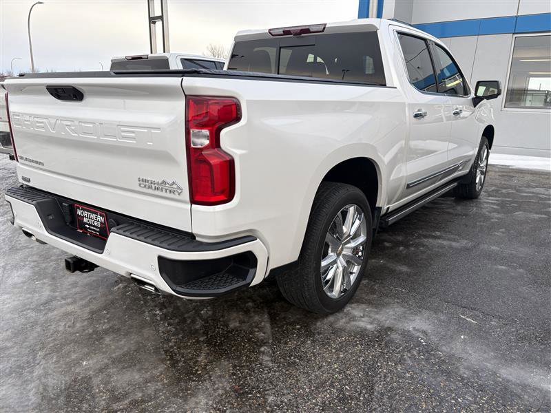 Used 2024 Chevrolet Silverado 1500 High Country w/ Technology Package image 3