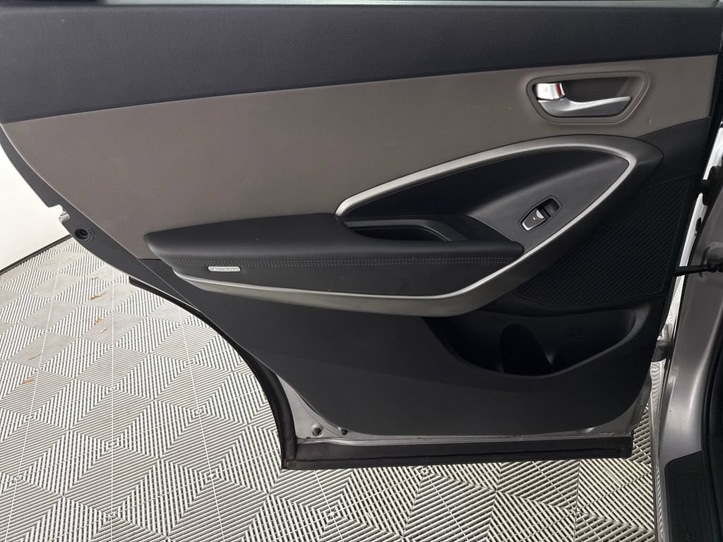 Used 2018 Hyundai Santa Fe SE FWD image 12