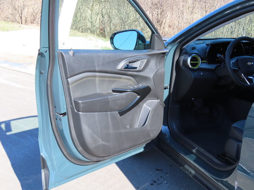 New 2026 Chevrolet Trax LT w/ Driver Confidence Package FWD image 21