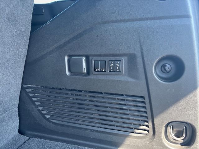 Used 2023 Chevrolet Tahoe High Country w/ Advanced Technology Package image 23