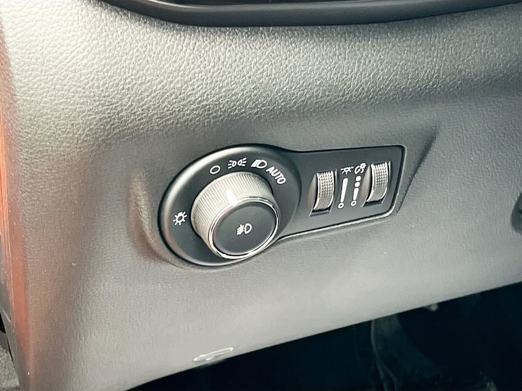 New 2026 Jeep Compass Latitude image 10