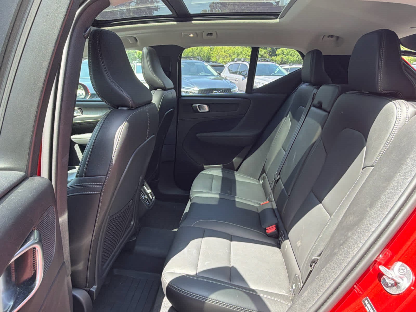 Used 2024 Volvo XC40 B5 Ultimate w/ Protection Package Premier AWD/4WD image 21
