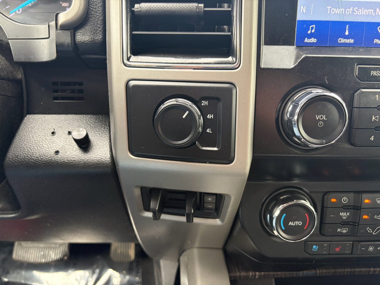 Used 2020 Ford F250 Lariat w/ Chrome Package image 29