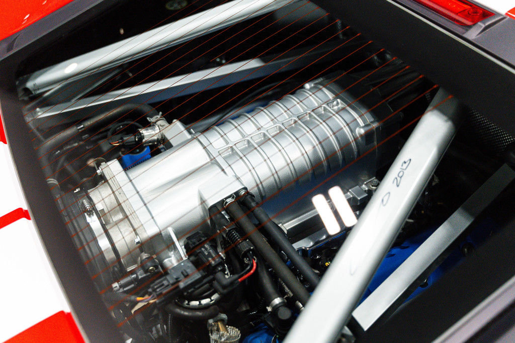 Used 2005 Ford GT RWD image 3