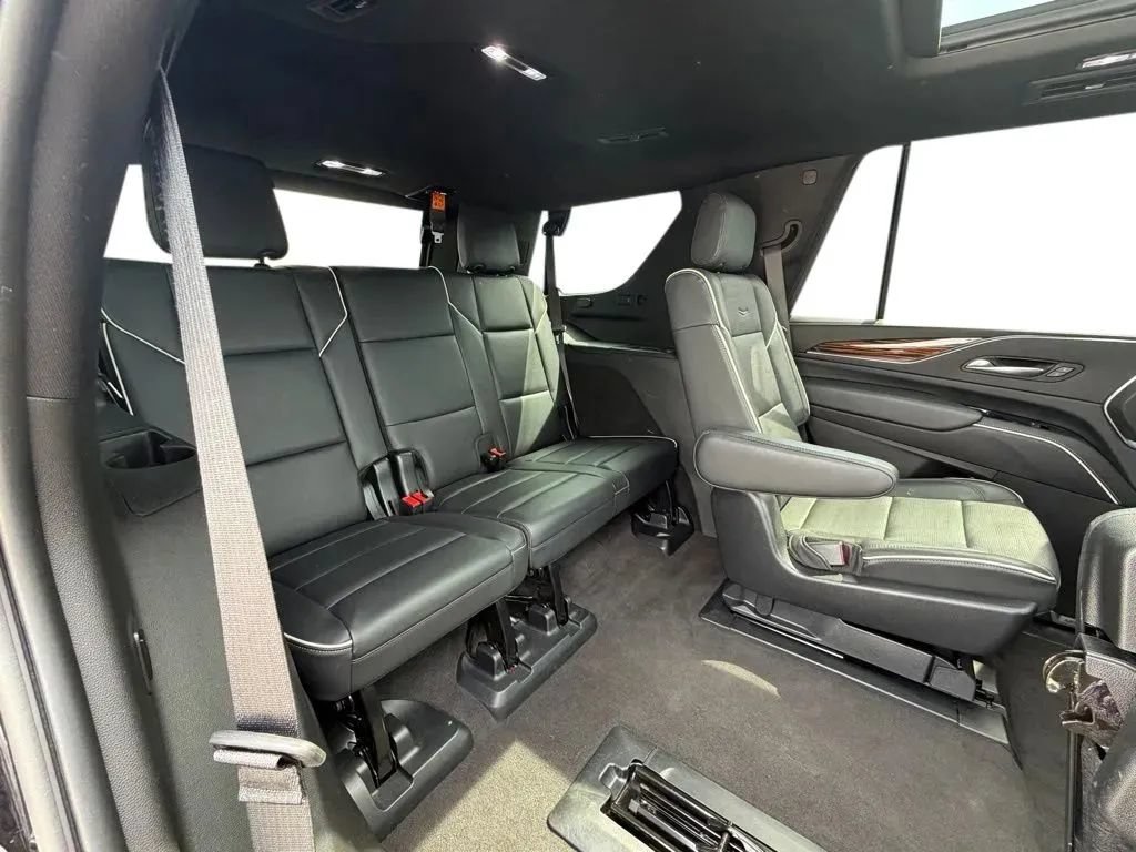 Used 2023 Cadillac Escalade Premium Luxury AWD/4WD image 31