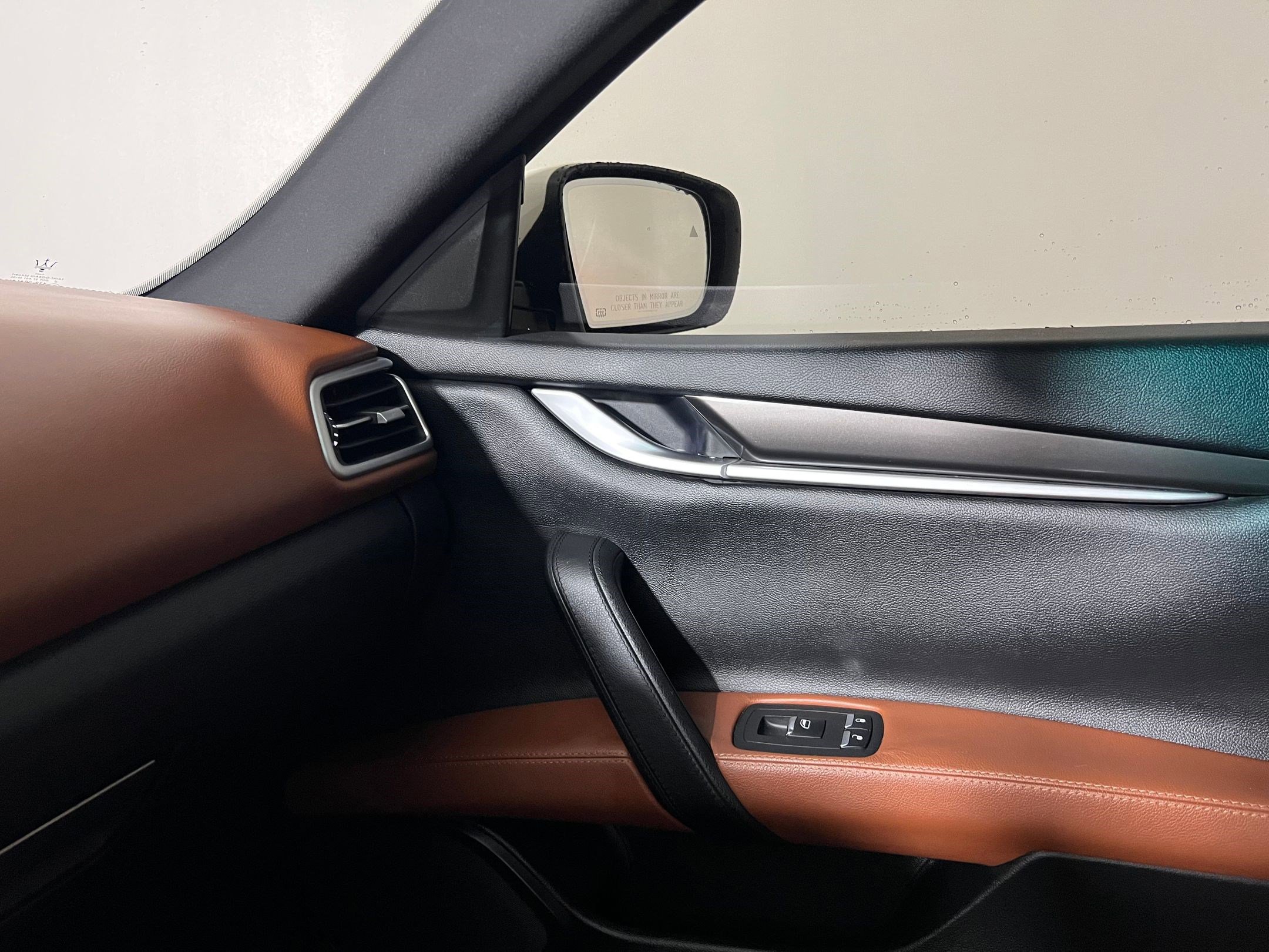 Used 2016 Maserati Ghibli image 31