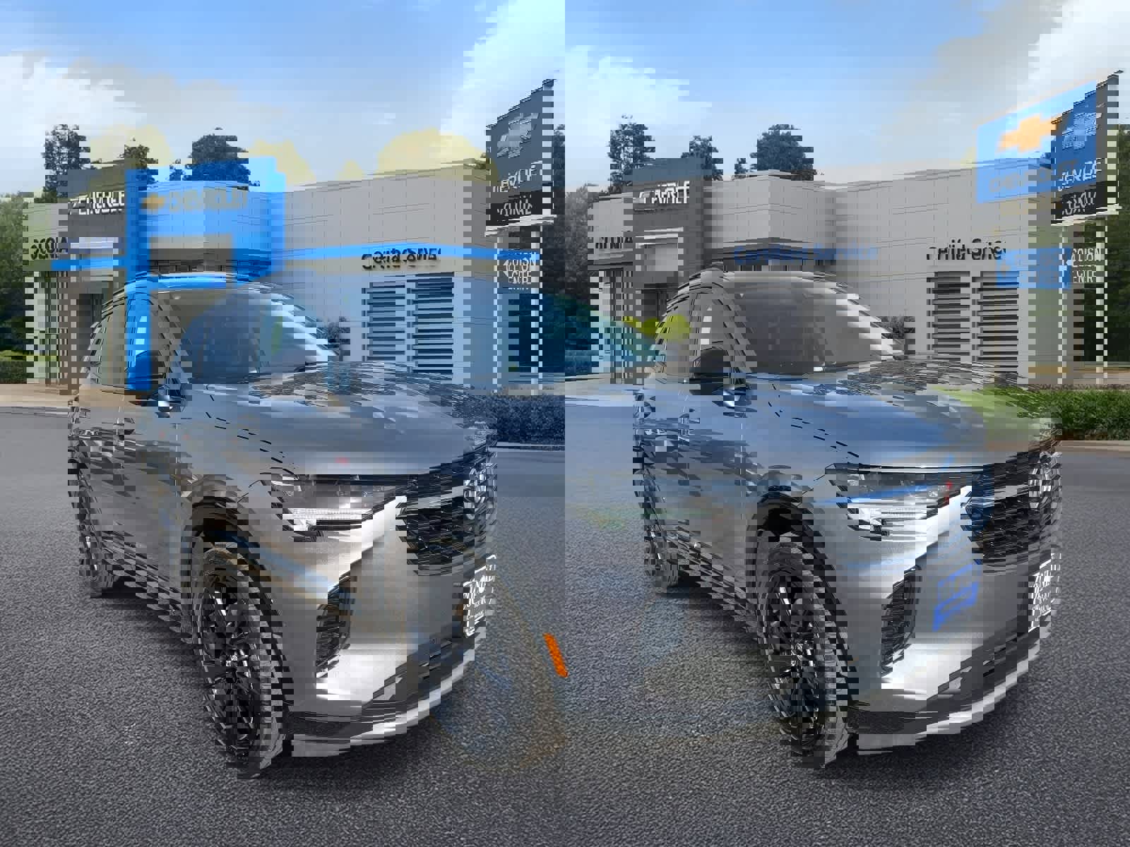 Used 2022 Buick Envision Essence w/ Technology Package II image 2