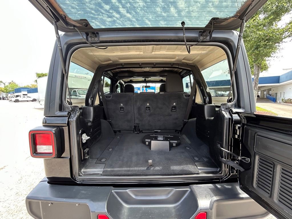 Used 2019 Jeep Wrangler Unlimited Sahara AWD/4WD image 28