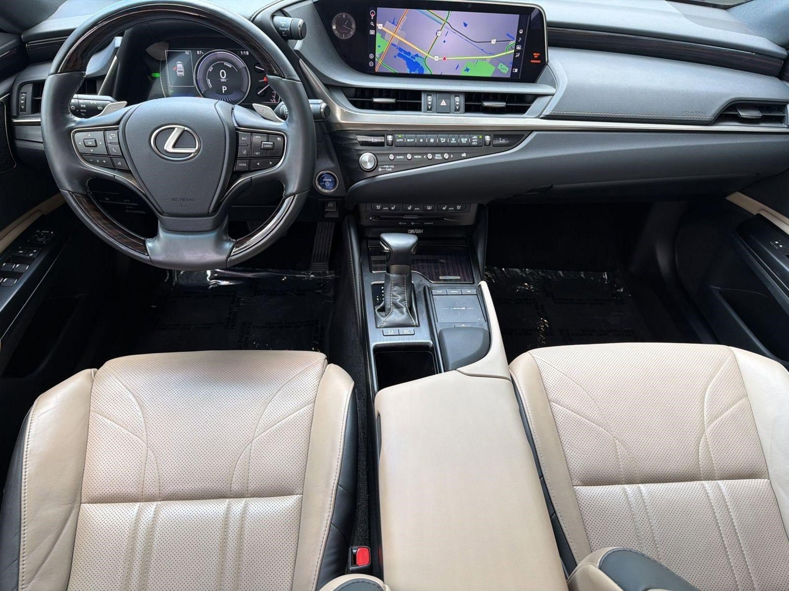 Used 2021 Lexus ES 300h w/ Accessory Package FWD image 28