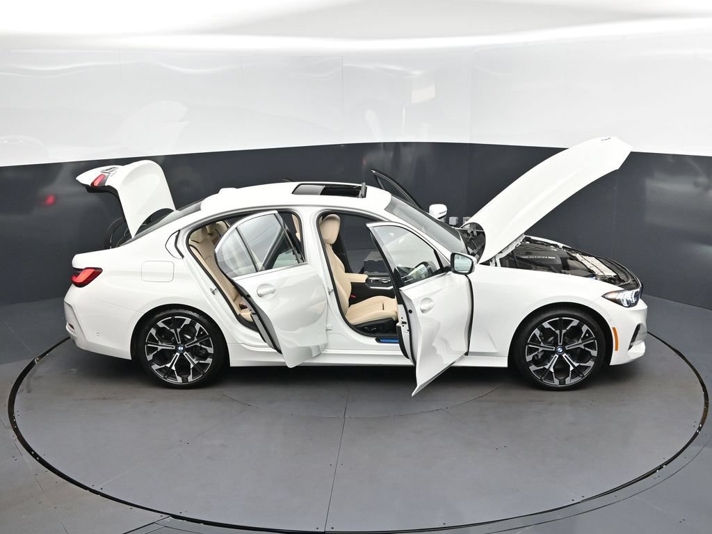 Used 2026 BMW 330i Sedan w/ Convenience Package RWD image 50
