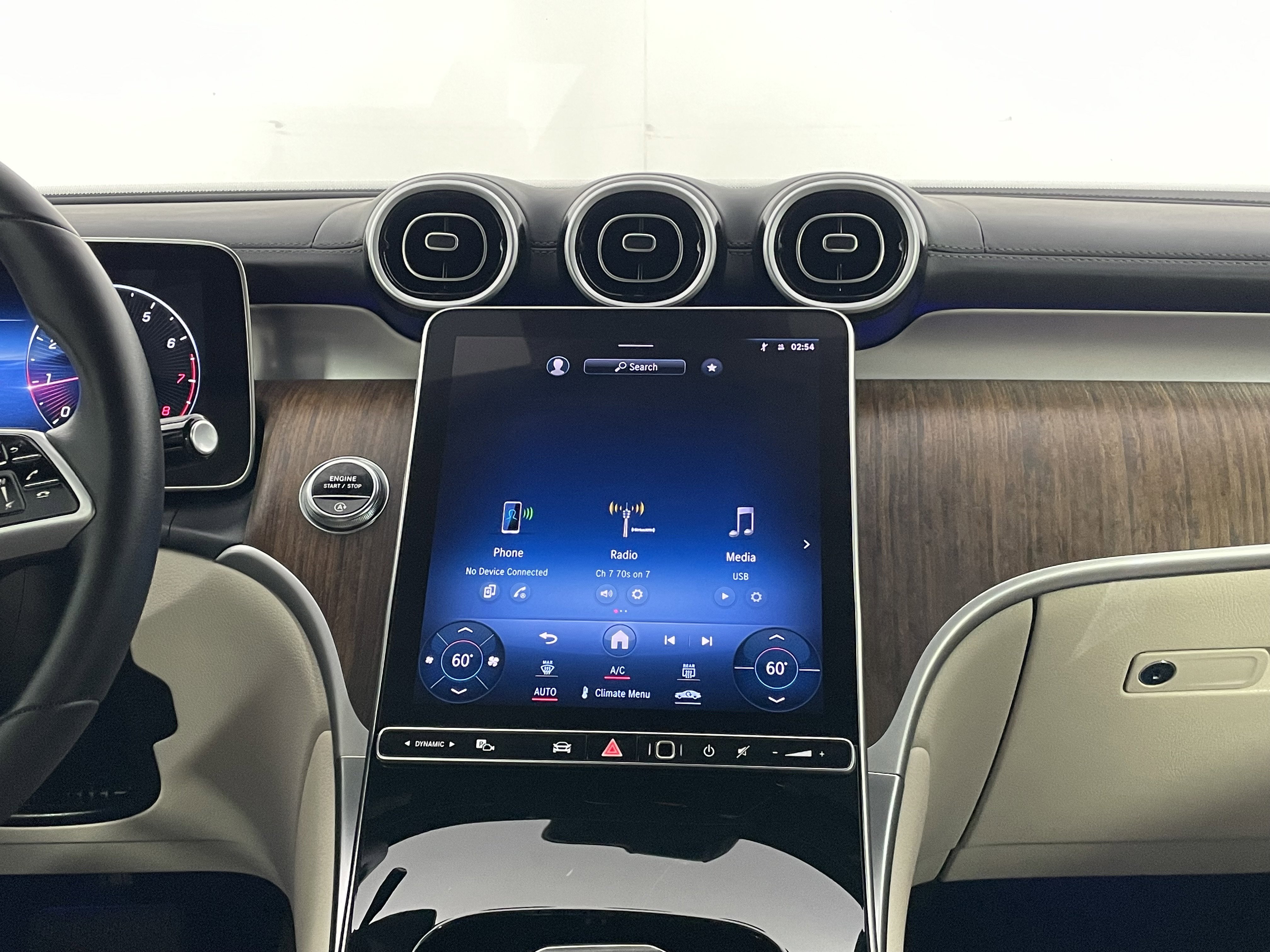 Used 2024 Mercedes-Benz GLC 300 4MATIC image 17