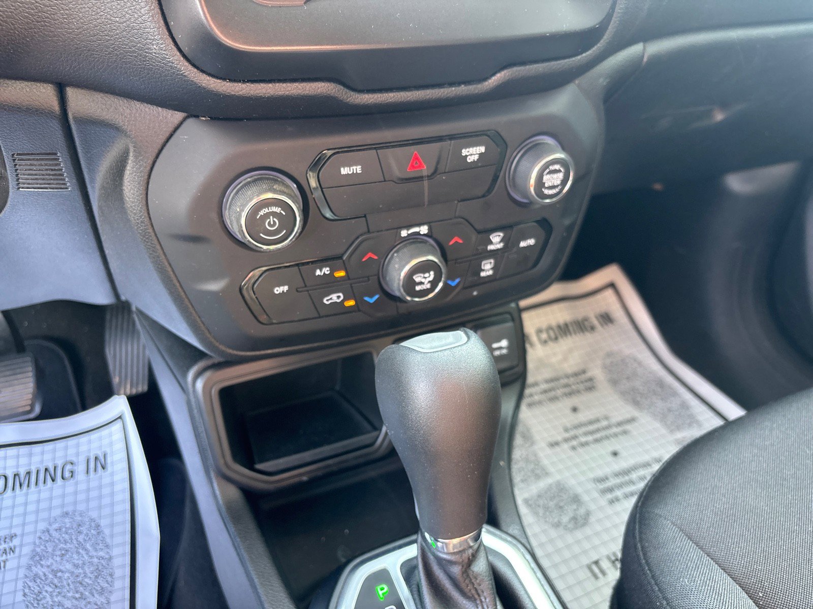 Used 2019 Jeep Renegade Latitude image 23