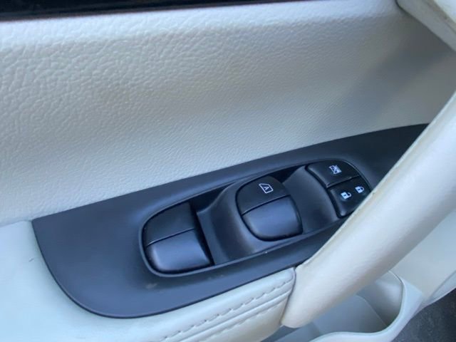 Used 2019 Nissan Rogue Sport SL w/ Premium Package image 19