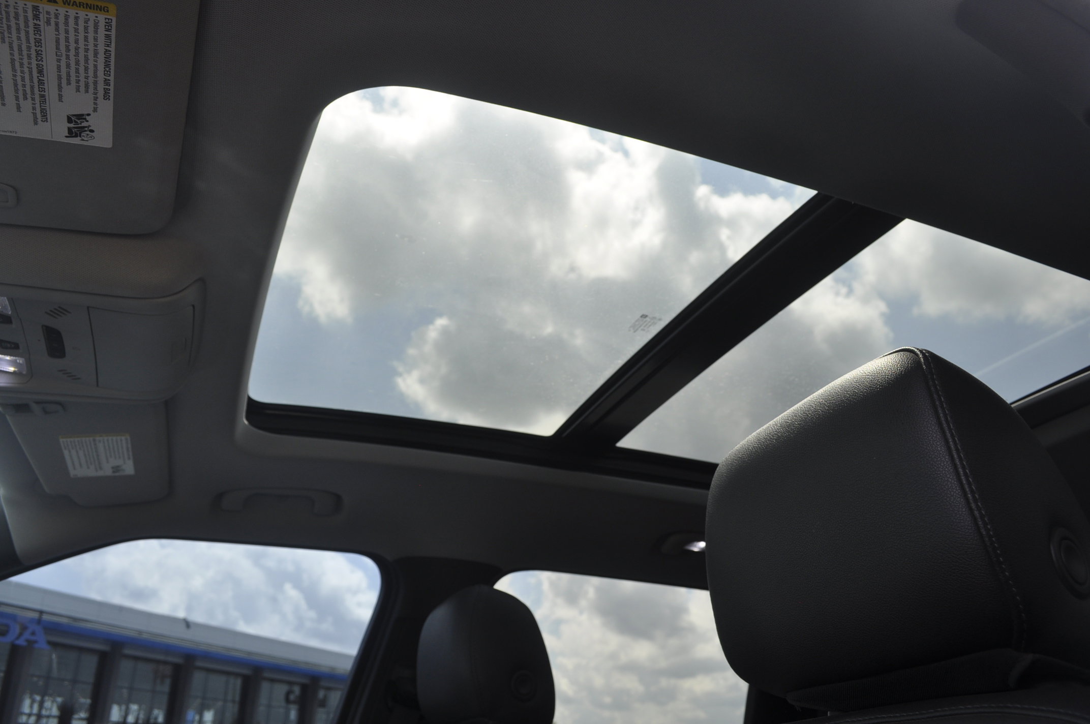 Used 2021 Chevrolet Blazer LT w/ Sound & Technology Package FWD image 18