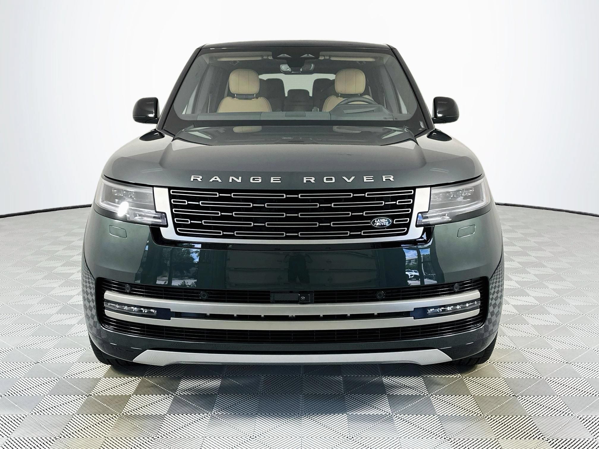 New 2027 Land Rover Range Rover Long Wheelbase SE AWD/4WD image 2
