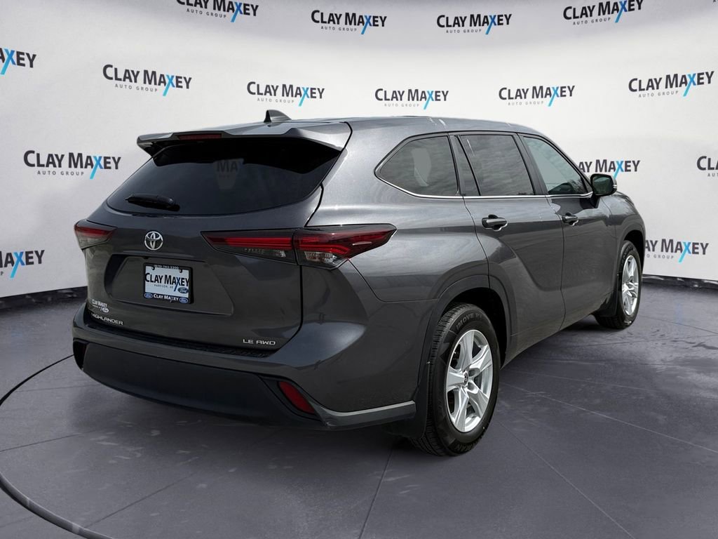 Used 2024 Toyota Highlander LE image 5