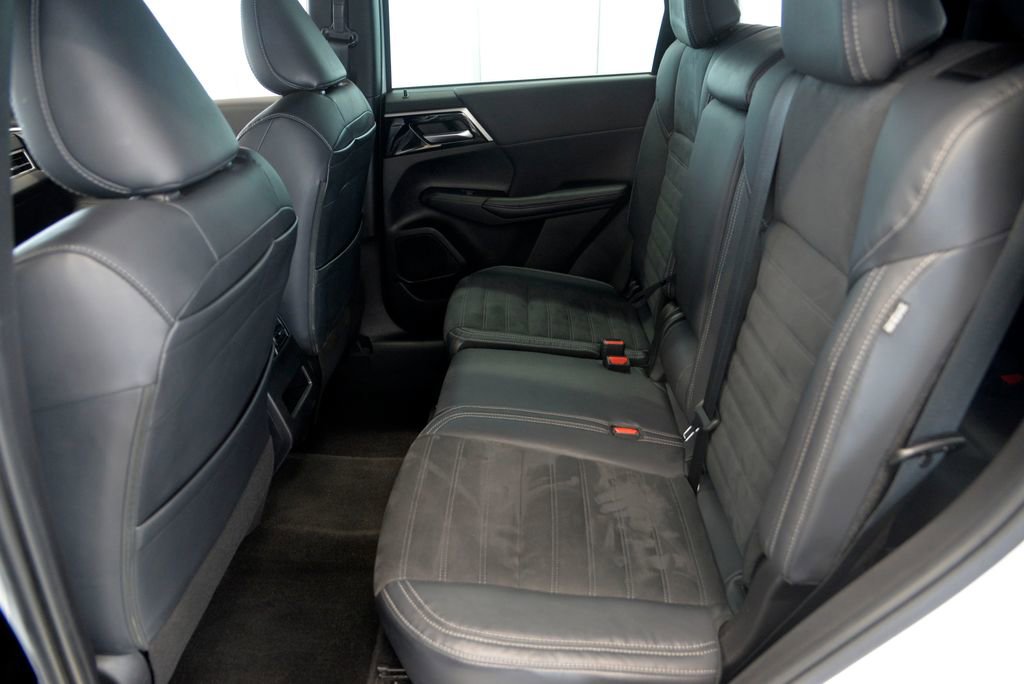 Used 2023 Mitsubishi Outlander SE Black Edition image 28