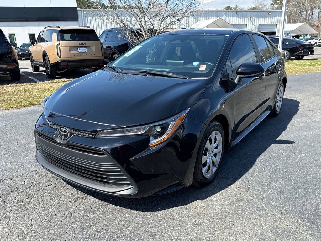 Used 2025 Toyota Corolla LE image 3