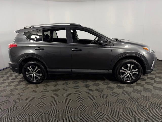 Used 2018 Toyota RAV4 LE FWD image 8