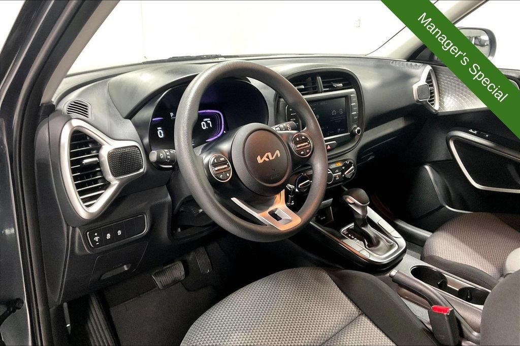 Used 2025 Kia Soul LX w/ LX Technology Package FWD image 16