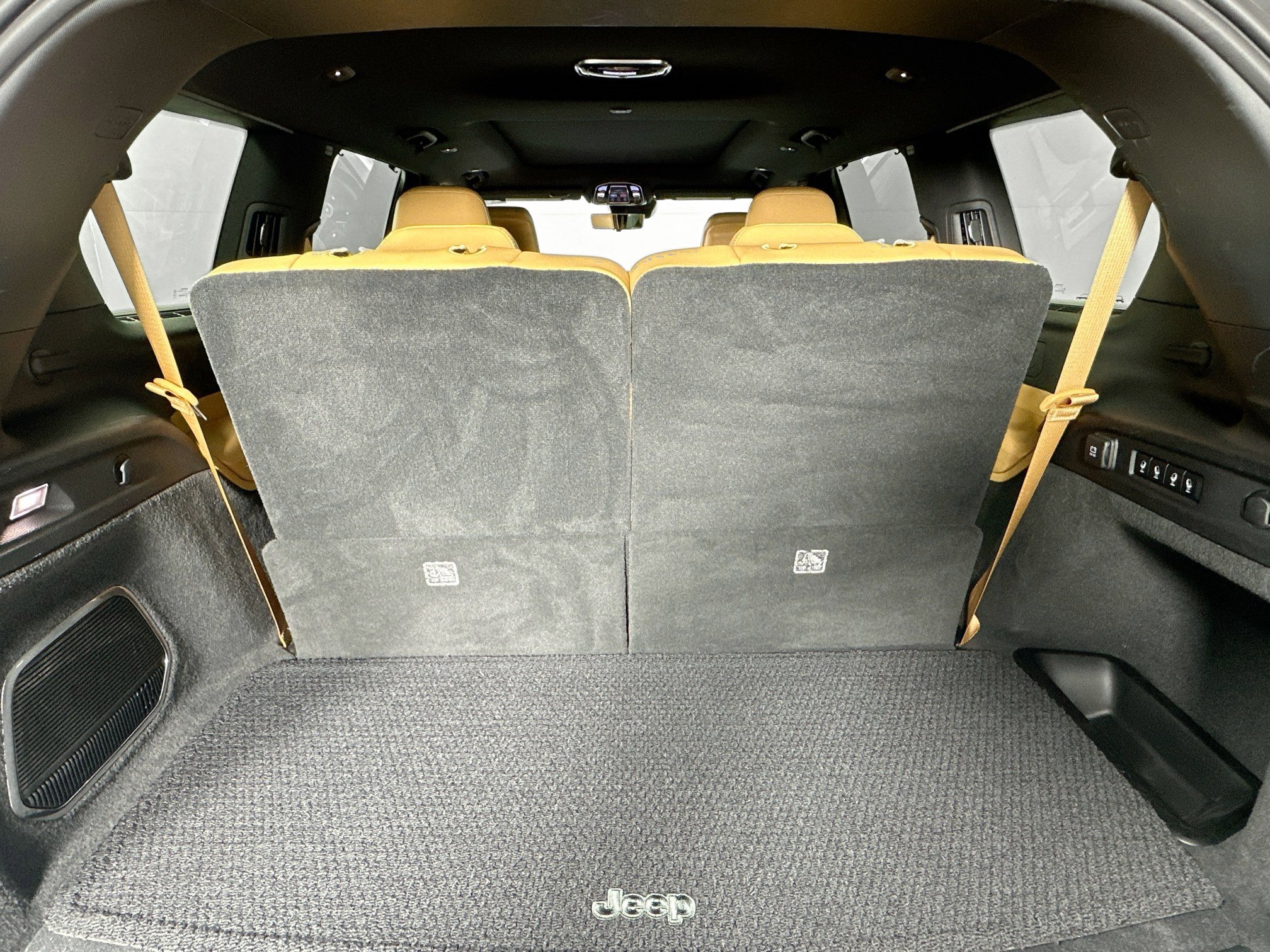 Used 2023 Jeep Grand Cherokee L Summit w/ Advanced Protech Group IV image 28